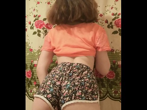 ❤️ Tânără sexy care se dezbracă de pantaloni scurți în fața camerei de filmat ❤️❌ at ro.special-grasser.ru ❌️